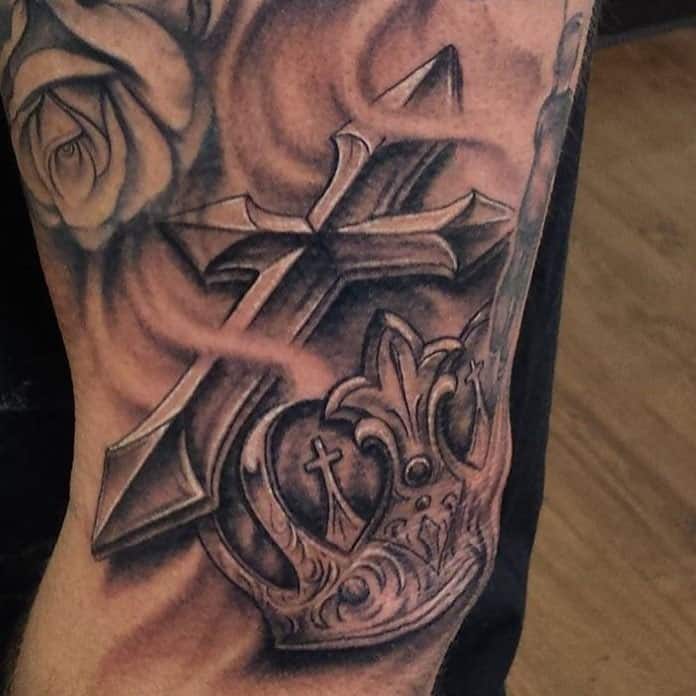 Karūnos ir kryžiaus tatuiruotė