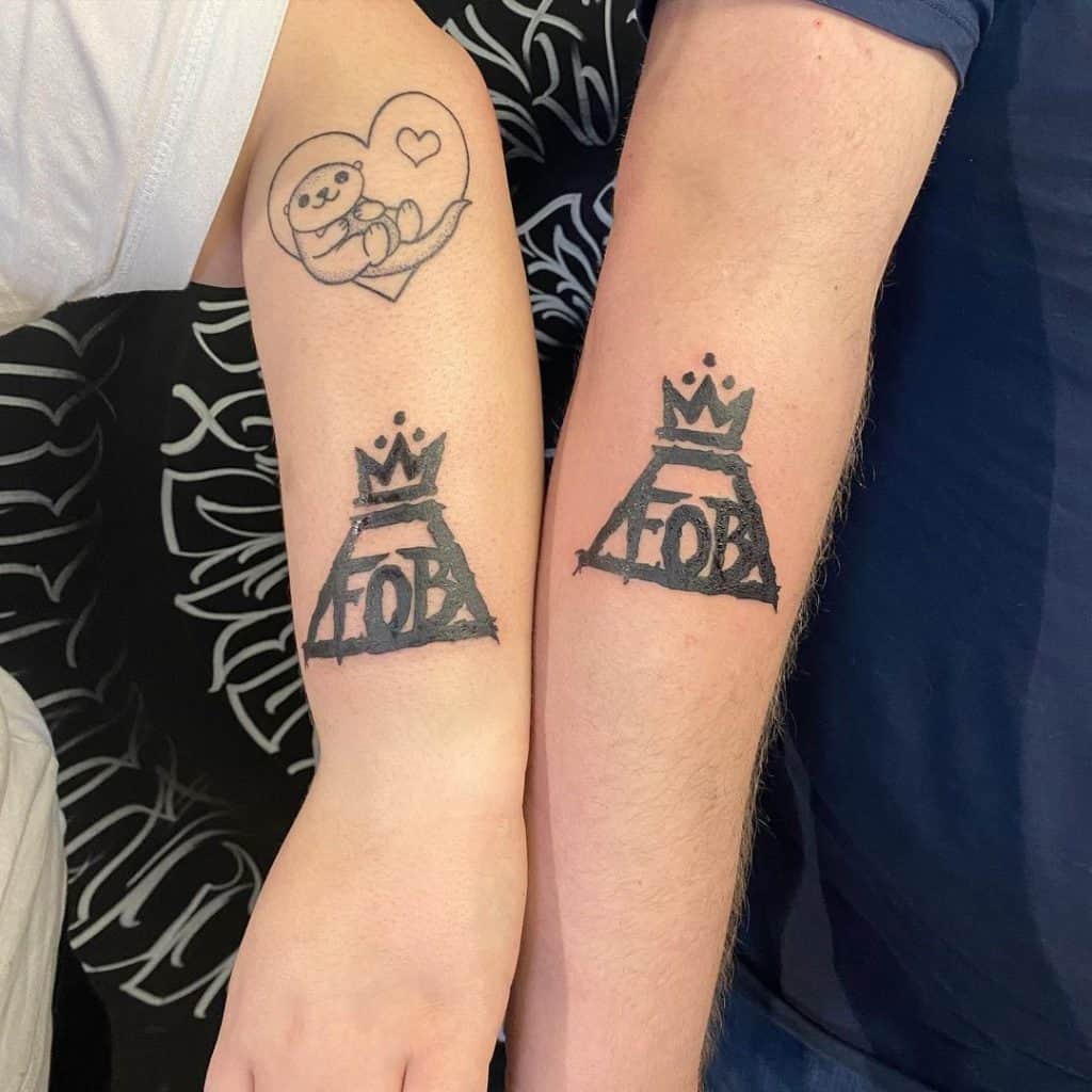 FOB ir karūnos tatuiruotė