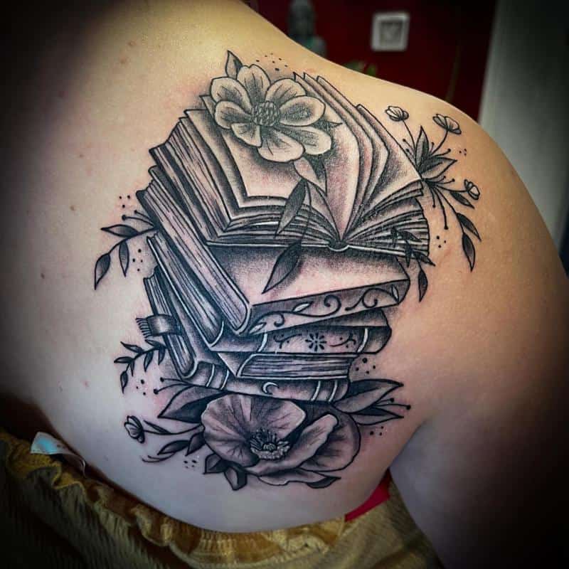 Tetovaža na hrbtu za dekleta 3