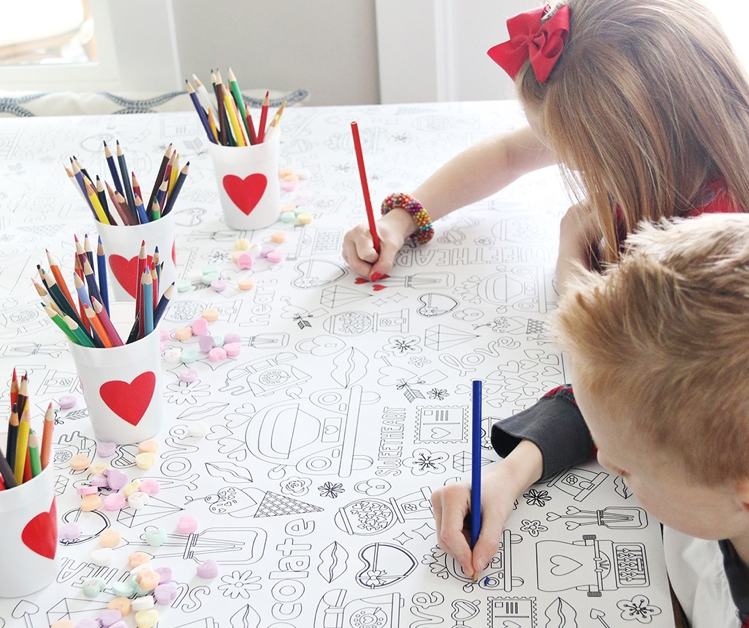 Pagini de colorat pentru copii Carnaval cu temă gratuită