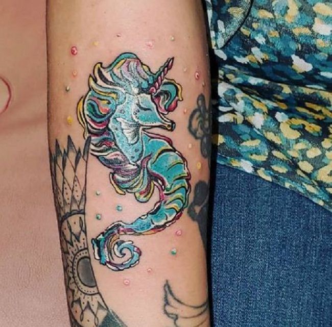 ユニコーンタツノオトシゴのタトゥー