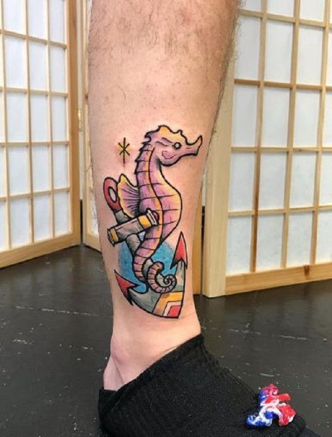 「アンカー付きタツノオトシゴ」のタトゥー