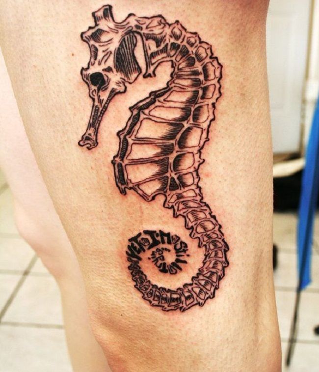 スケルトンタツノオトシゴのタトゥー