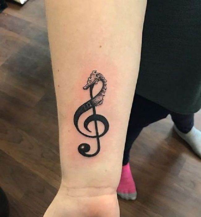音符タツノオトシゴのタトゥー