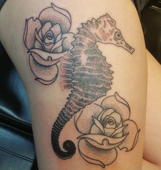 「バラのタツノオトシゴ」のタトゥー