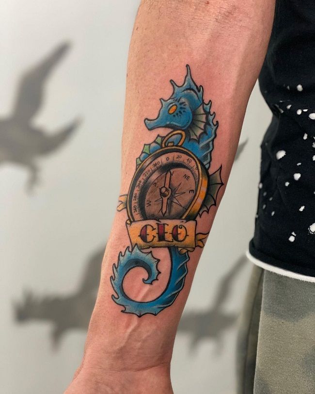 「コンパスとタツノオトシゴ」のタトゥー