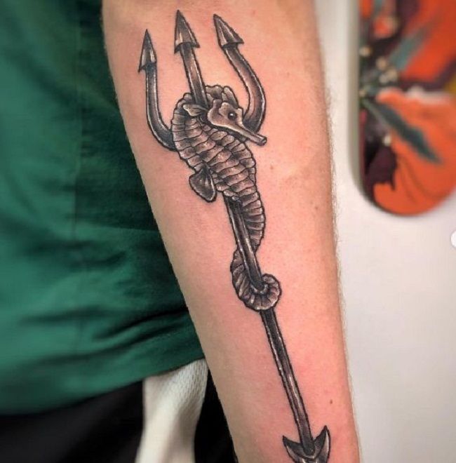 「トライデントのタツノオトシゴ」のタトゥー