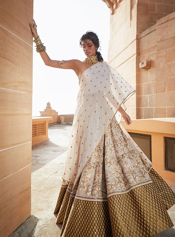 sabyasachi lehnga