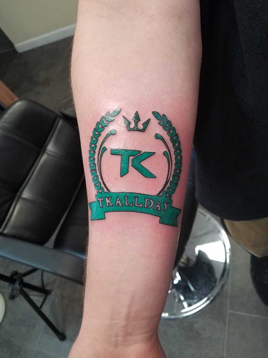 ČRKA T TATTOO