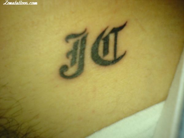 ČRKA T TATTOO