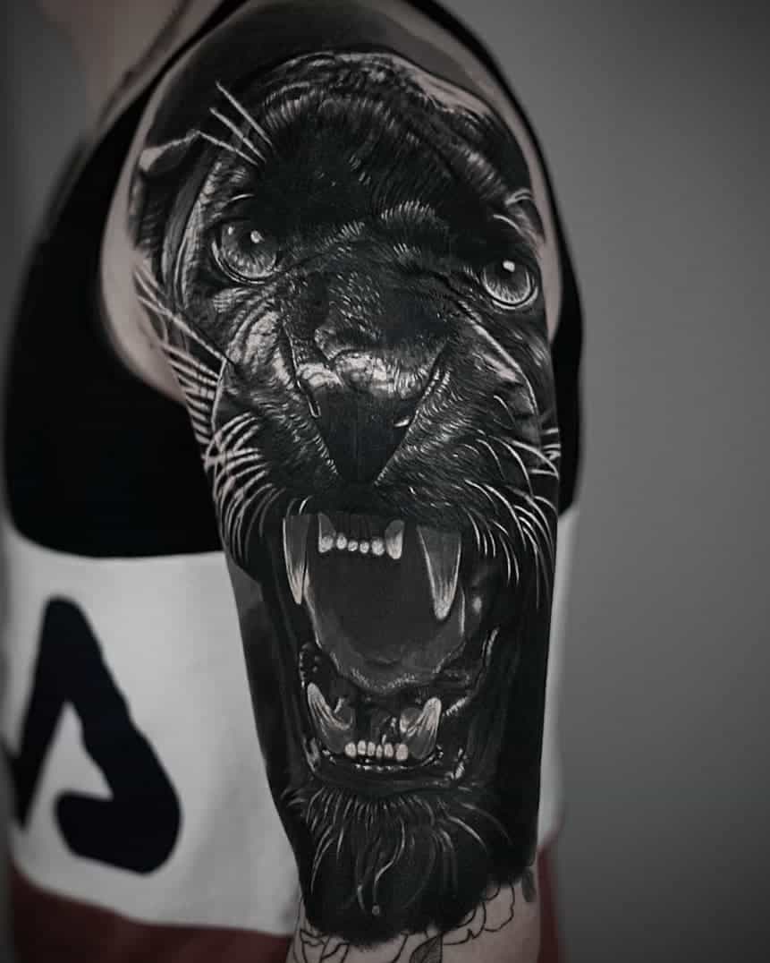 Juodos rankovės tatuiruotės dangtelis