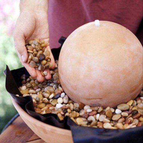 fântână grădină formă sferică adăuga pietriș Adăugați pietriș în grădina fântânii cu formă sferică