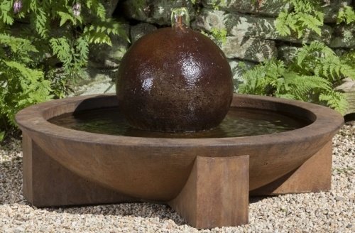 fântână în grădină formă sferică bază rotundă Fântână în grădină cu bază rotundă de formă sferică