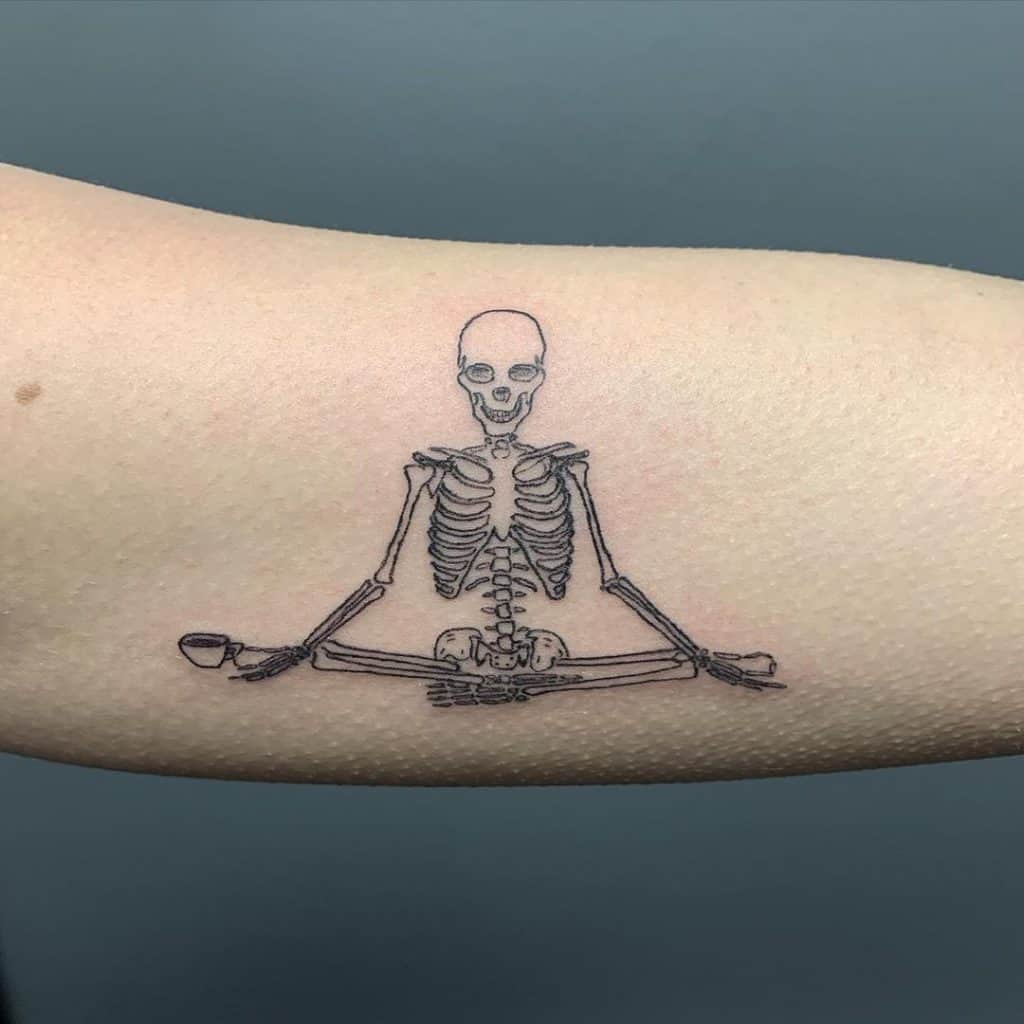 Skeleto rankos tatuiruotė, išsaugota tatuiruotė, 3 padėtis