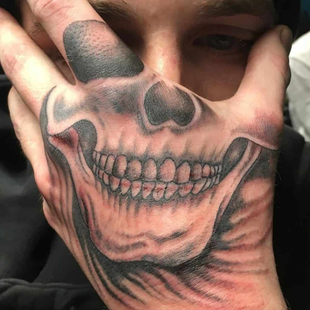 Skeleto rankos tatuiruotė, išsaugota tatuiruotė, 2 gudrybė