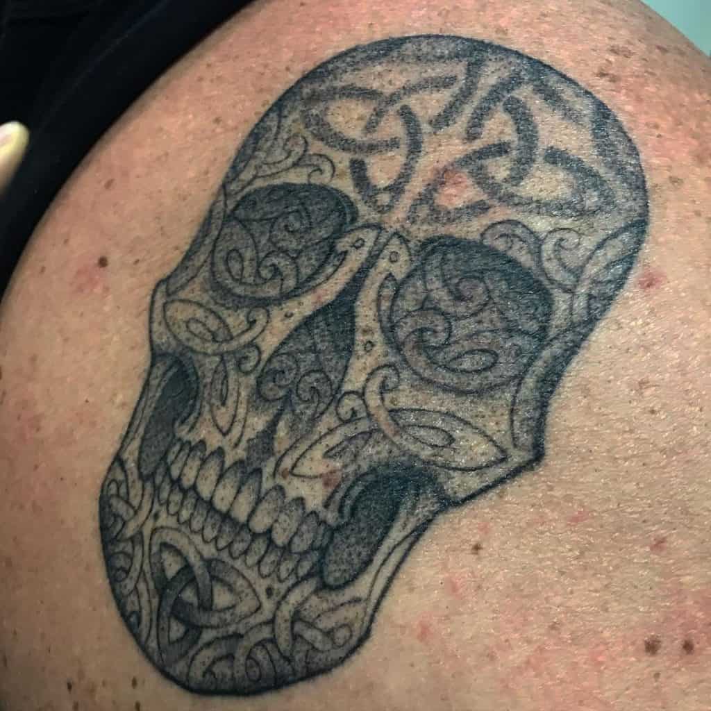 Skeleto rankų tatuiruotė, išsaugota tatuiruotė, „Celtic 2“