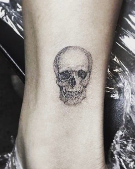 Skeleto rankų tatuiruotė, išsaugota tatuiruotė, realizmas 1