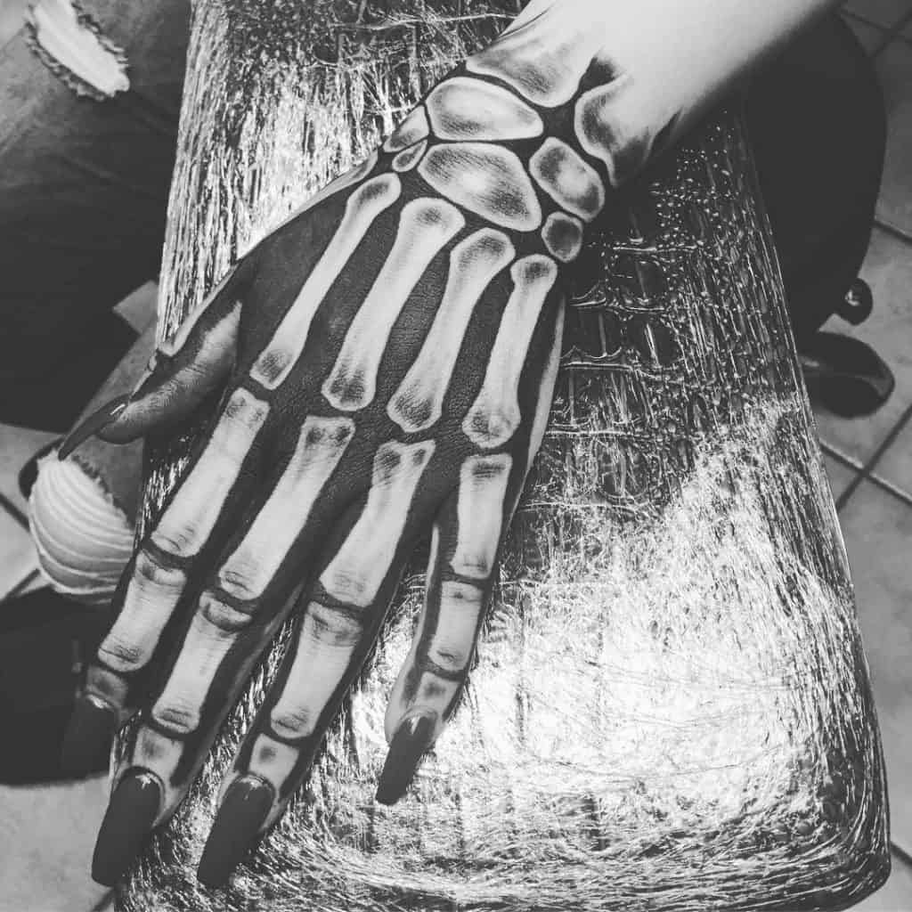 Skeleto rankos tatuiruotė, išsaugota tatuiruotė, šešėlis 1