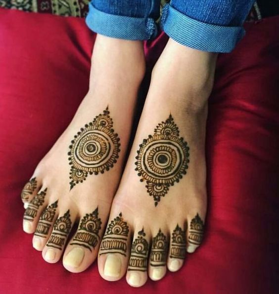 designs mehandi fáceis