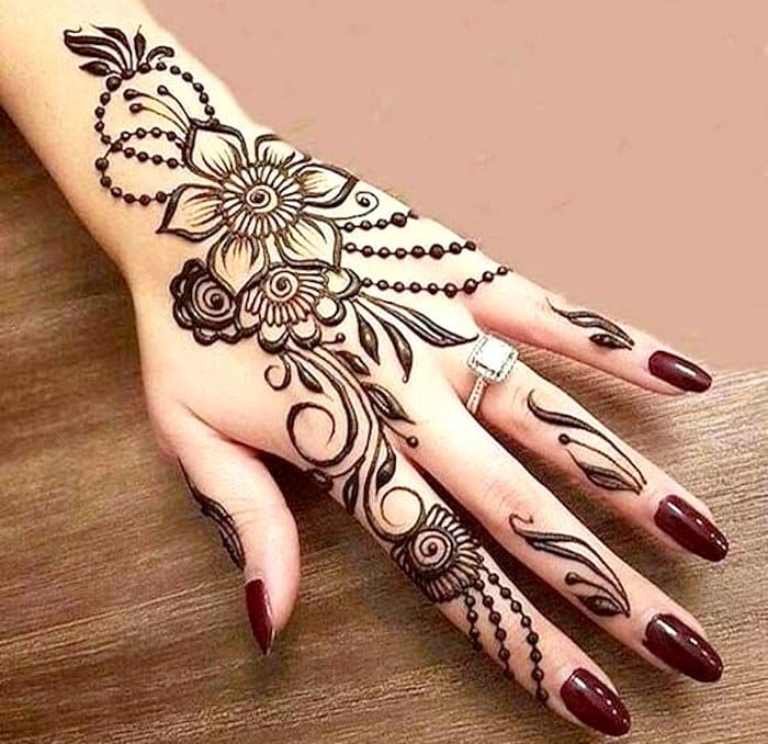 designs mehandi fáceis