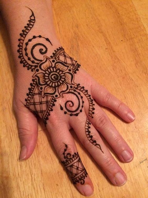 designs mehandi fáceis