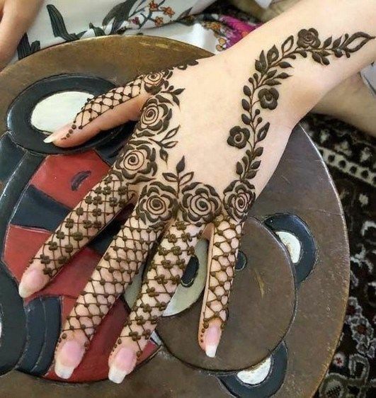 designs mehandi fáceis