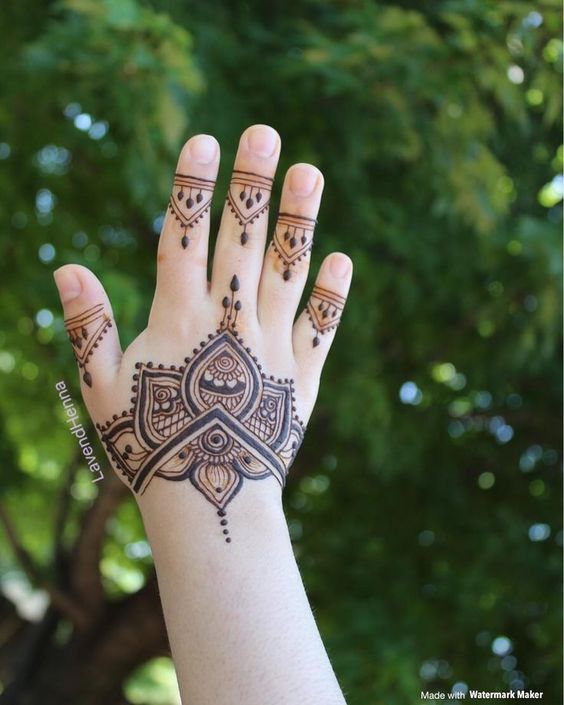 designs mehandi fáceis