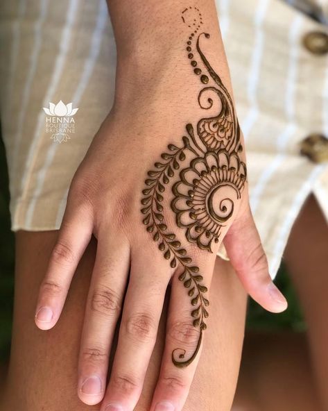 designs mehandi fáceis