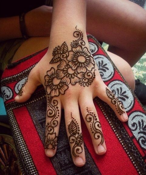 designs mehandi fáceis