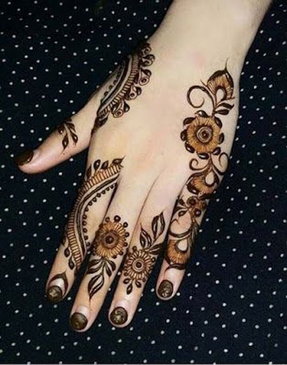 designs mehandi fáceis