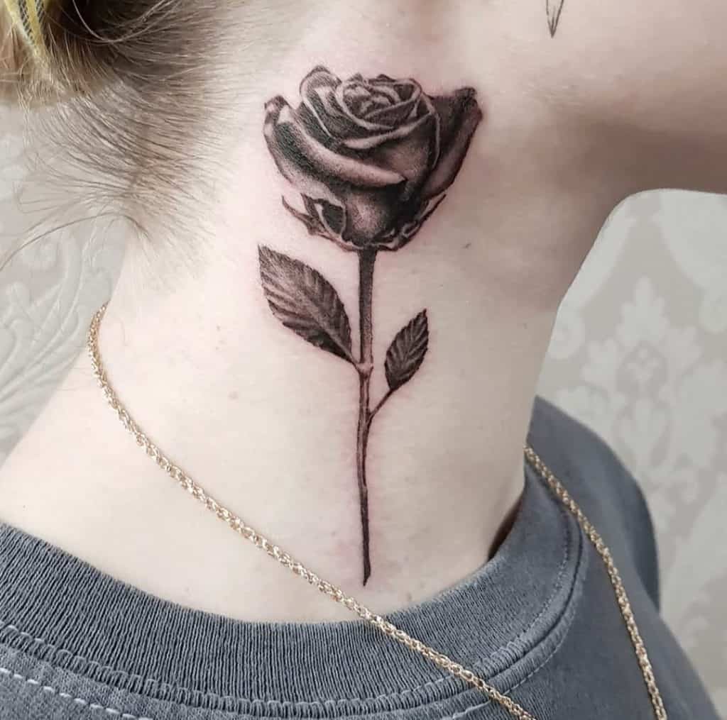 Tatuagem de pescoço de flor 2