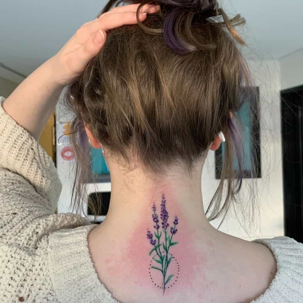Tatuagem de pescoço de flor 3
