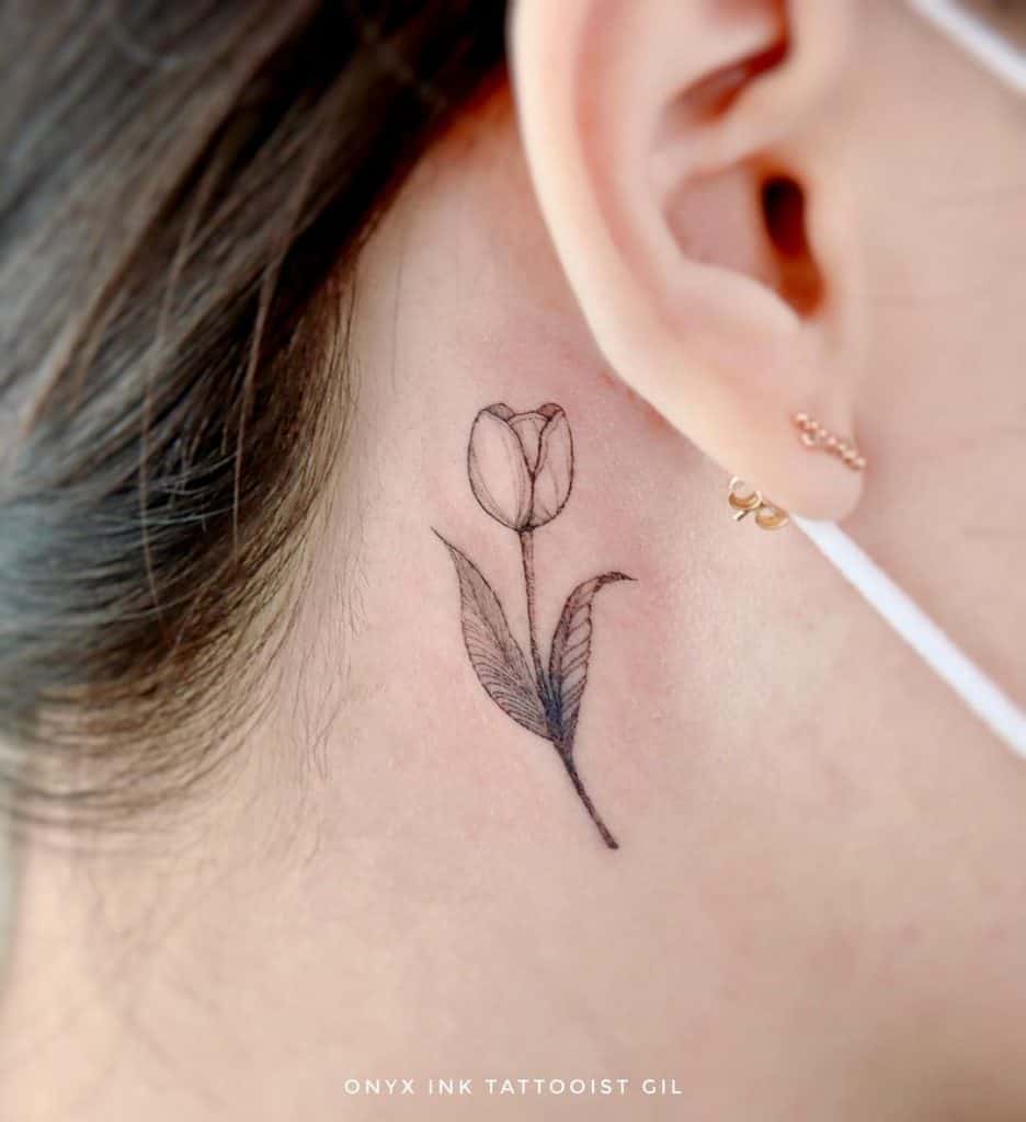 Tatuagem de pescoço de flor 4