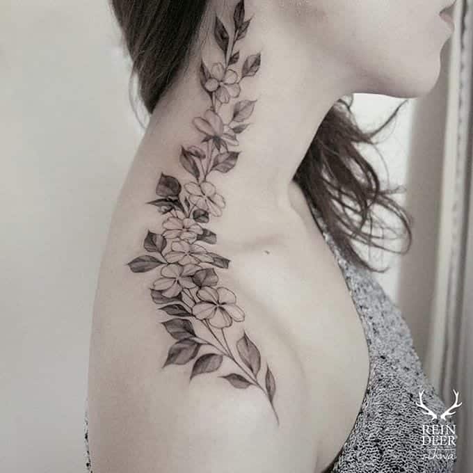 Tatuagem de pescoço de flor 5