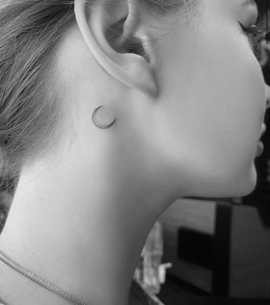 Tatuagem de pescoço de minimalismo 1