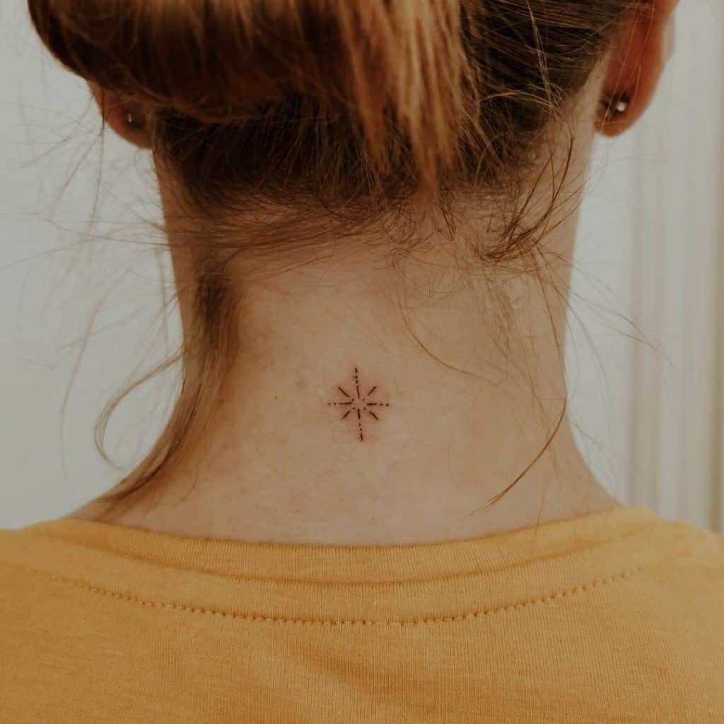 Tatuagem de pescoço de minimalismo 3