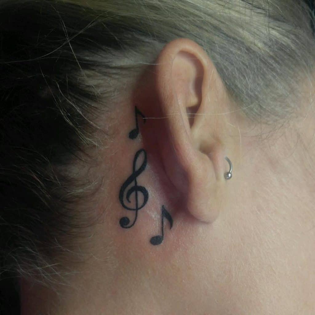 Notas musicais tatuagem no pescoço 2
