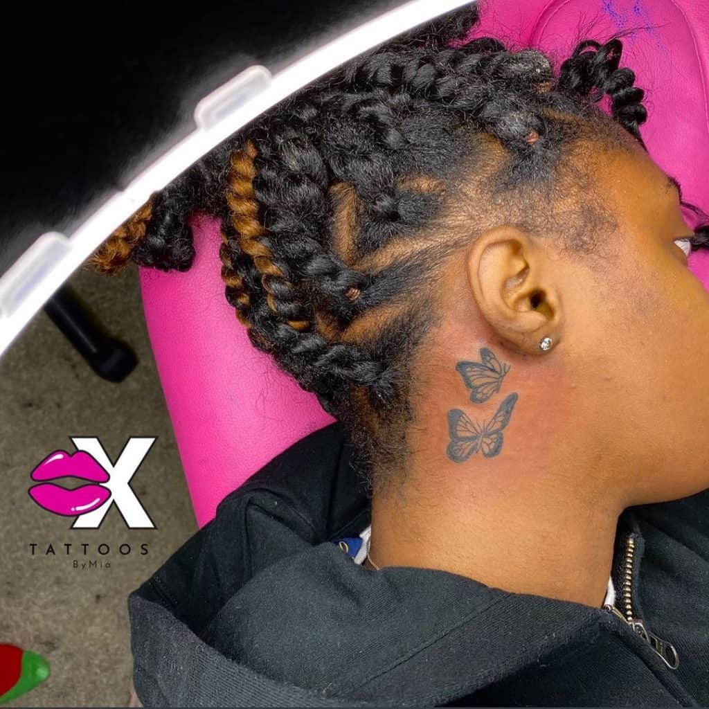 Tatuagem de pescoço de borboleta 1