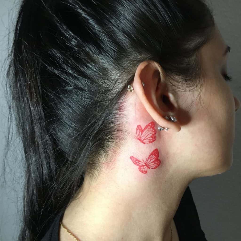Tatuagem de pescoço de borboleta 2