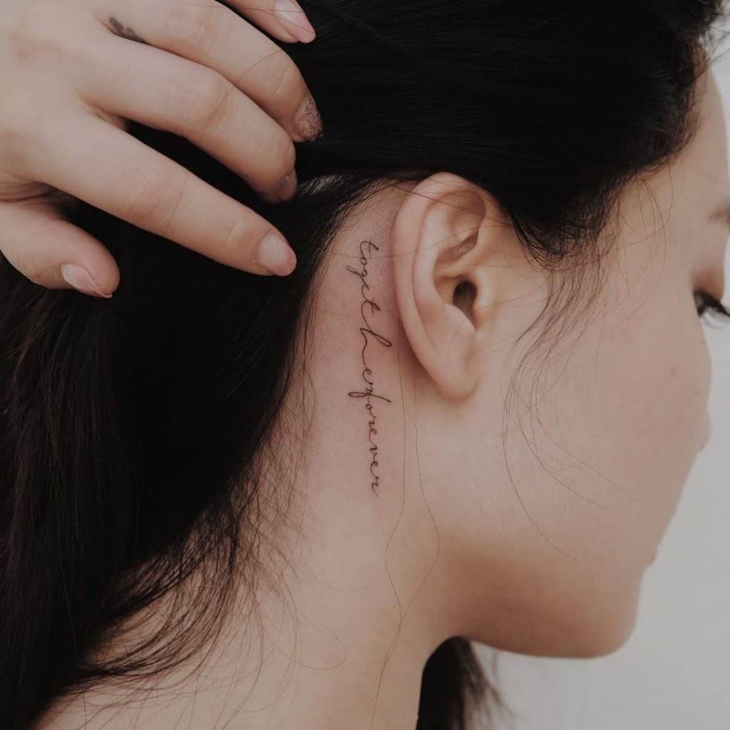 Tatuagem inspiradora no pescoço 5
