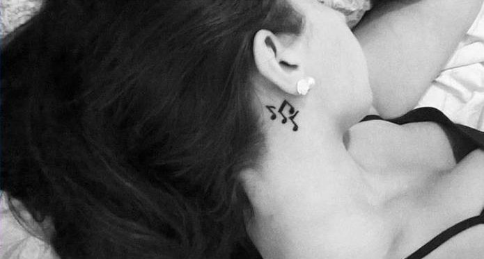 Notas musicais tatuagem no pescoço 5