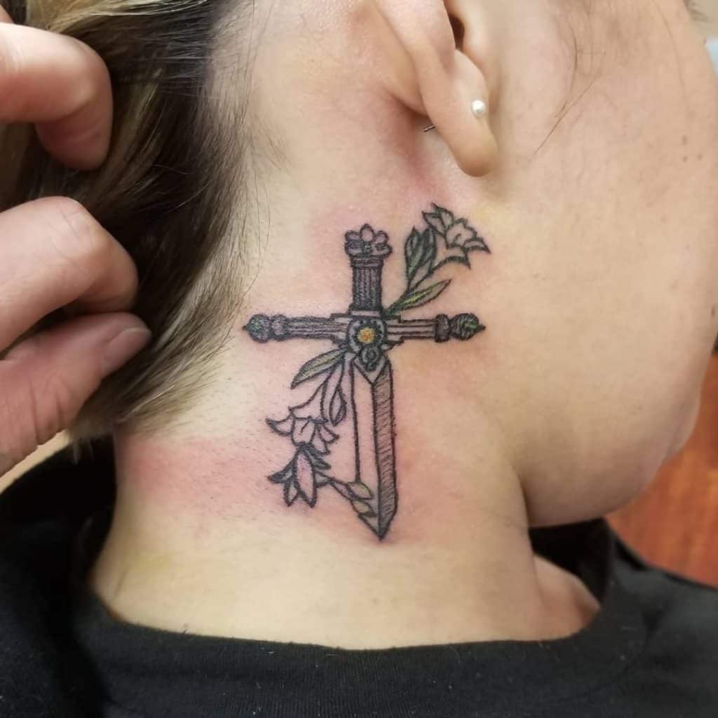 Tatuagem feminina com pescoço cruzado 4