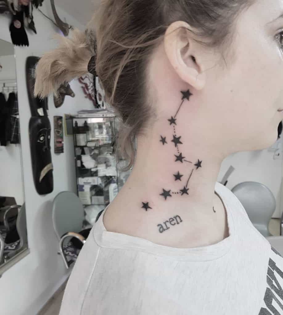 Tatuagem de estrela no pescoço 1