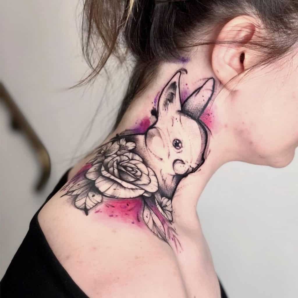 Tatuagem feminina no pescoço 5