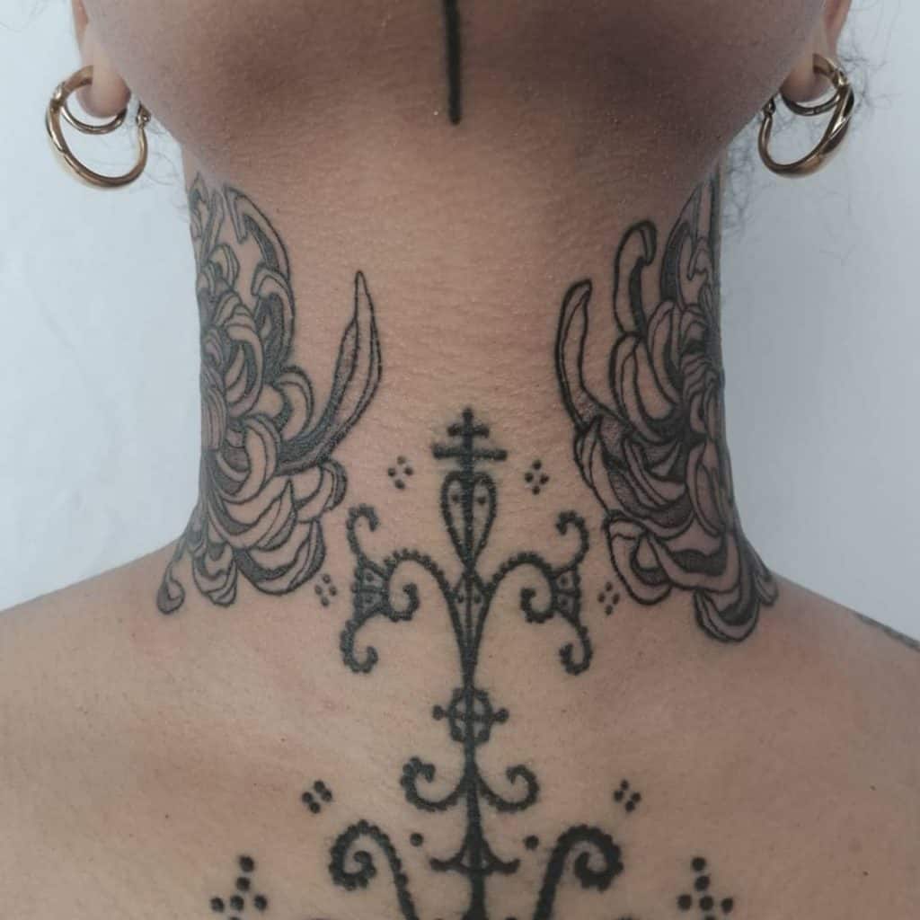 Tatuagem feminina no pescoço 4