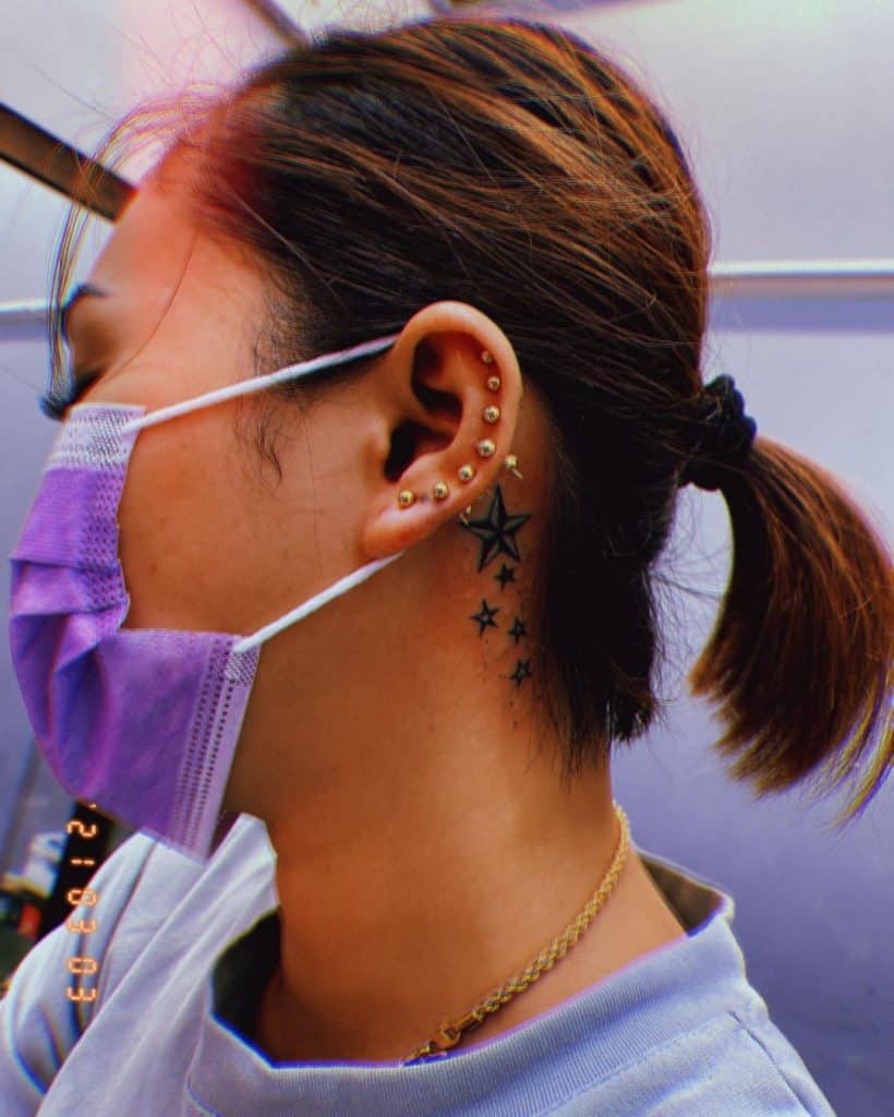 Tatuagem de estrela no pescoço 2