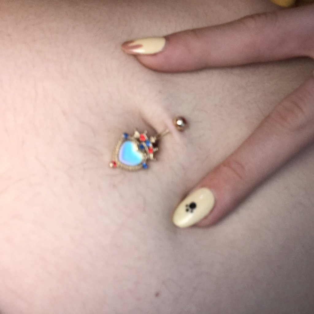 piercing plutajućeg pupka