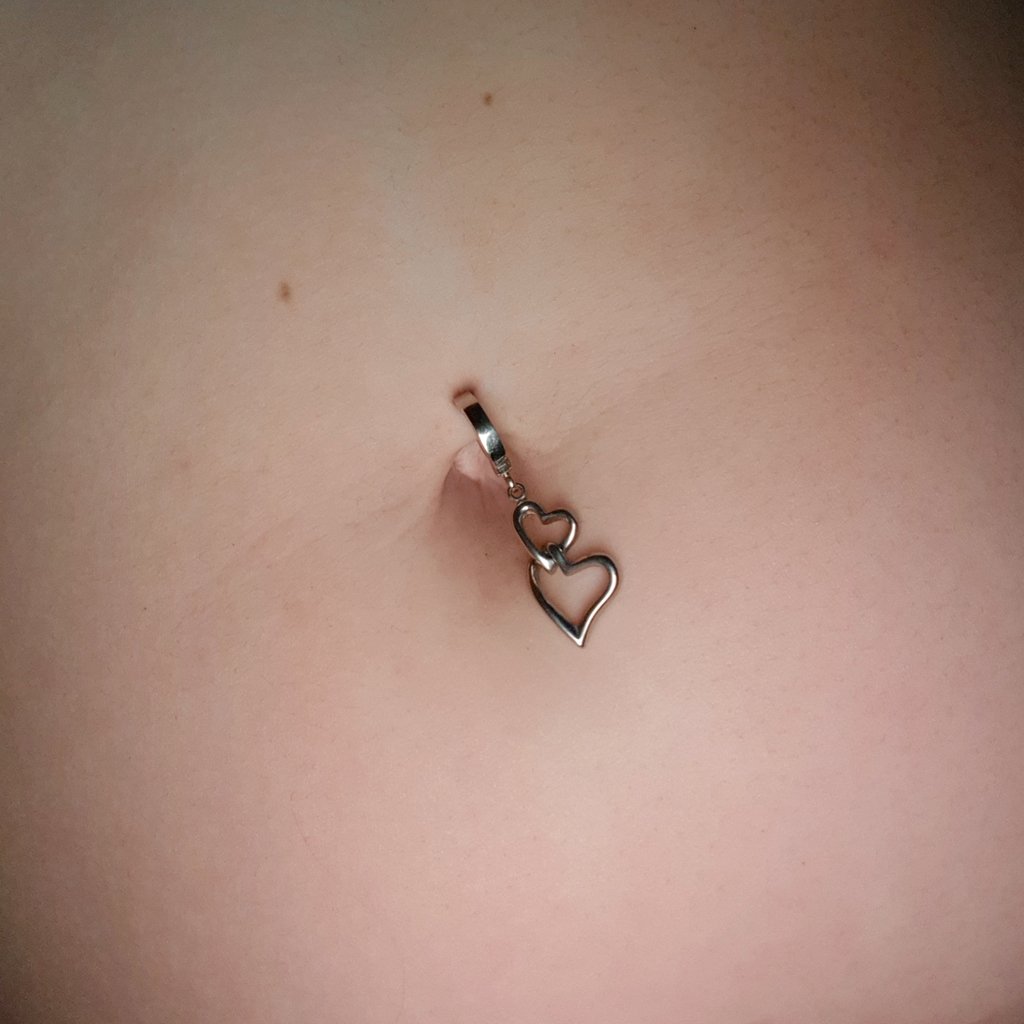 piercing plutajućeg pupka