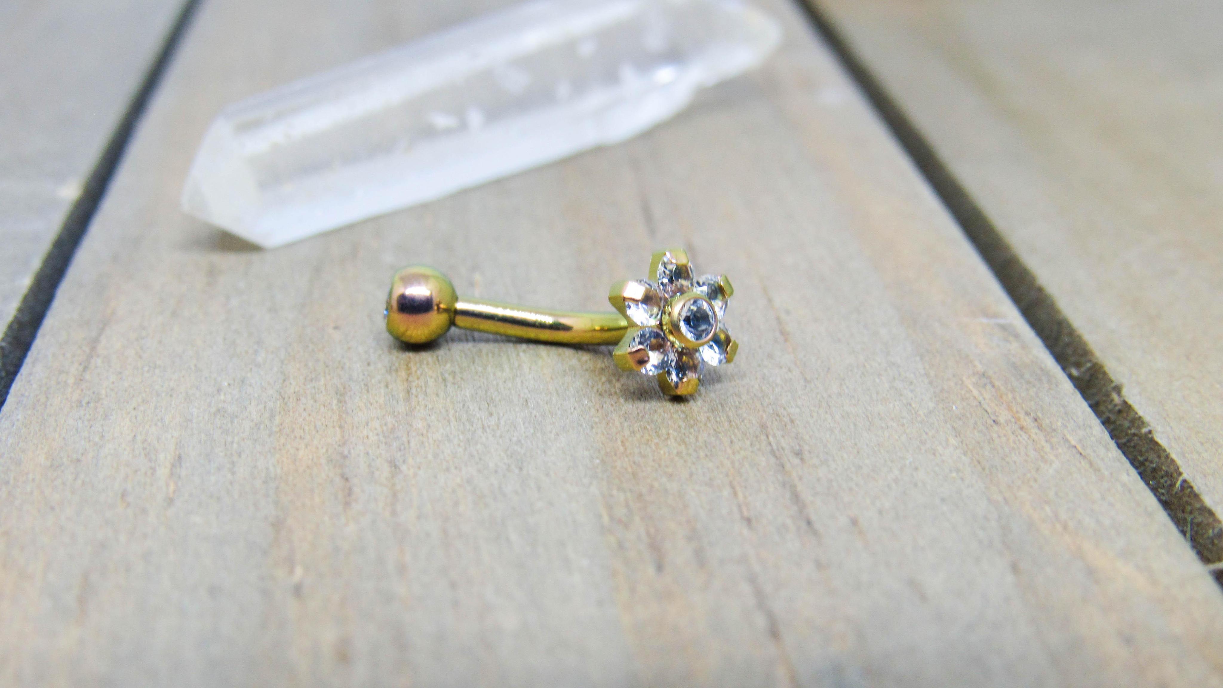 piercing plutajućeg pupka