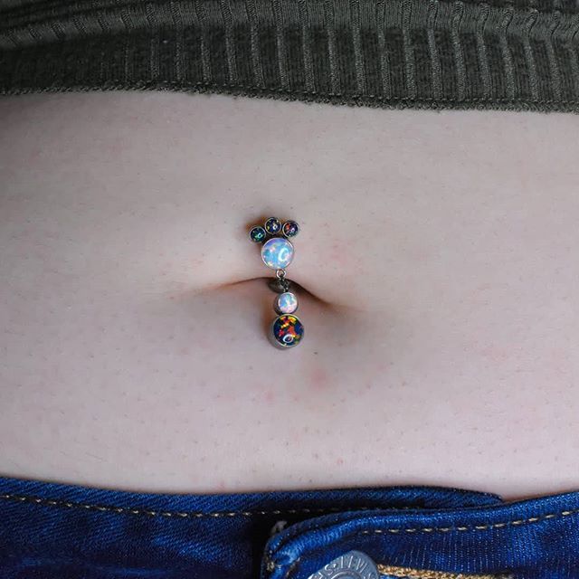 piercing plutajućeg pupka